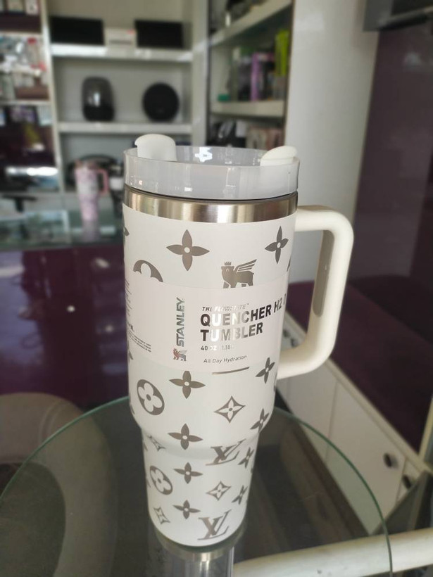 ماگ استنلی مدل Quencher Tumbler H2.0 کد 40oz گنجایش 1.18 لیتر