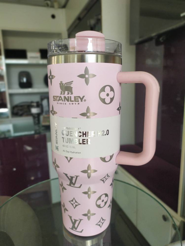 ماگ استنلی مدل Quencher Tumbler H2.0 کد 40oz گنجایش 1.18 لیتر
