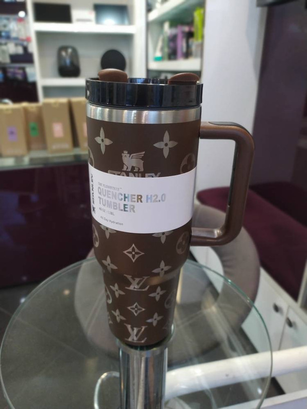 ماگ استنلی مدل Quencher Tumbler H2.0 کد 40oz گنجایش 1.18 لیتر